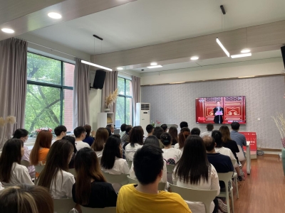 人文與社會科學系黨支部師生收看直播-3