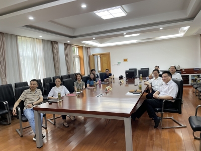黨委理論學習中心組成員收看直播-2