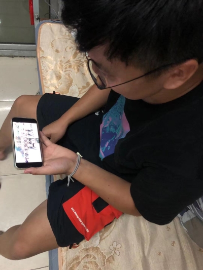 商貿管理學院學生寢室手機收看直播