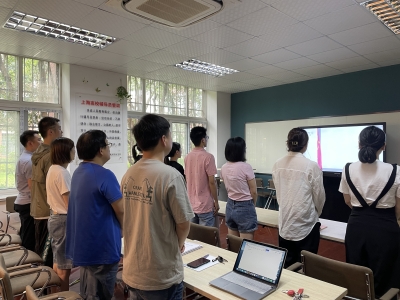 行政二支部教師收看直播-3