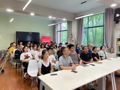 人文與社會科學系黨支部師生收看直播-2